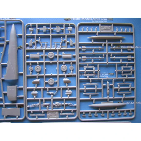 Mikoyan MiG-23UB training aircraft 1/72 Art Models 7210