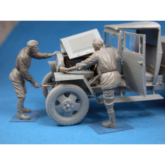 Miniart 35144 1/35 Red army drivers 5 figures
