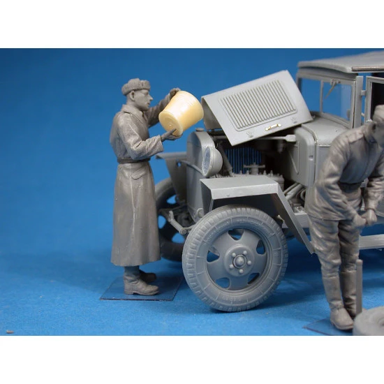 Miniart 35144 1/35 Red army drivers 5 figures