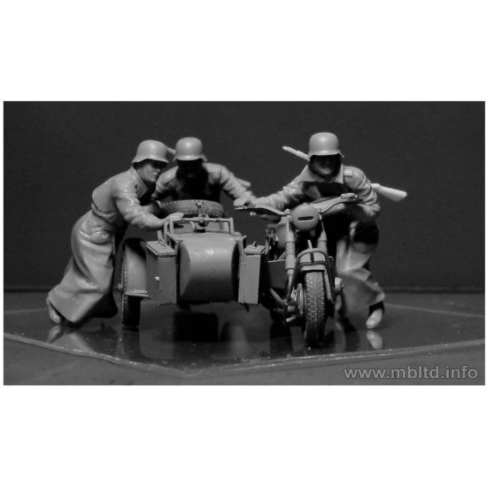 GERMAN MOTORCYCLISTS, WW ERA 1/35 MASTER BOX 35178 NEW