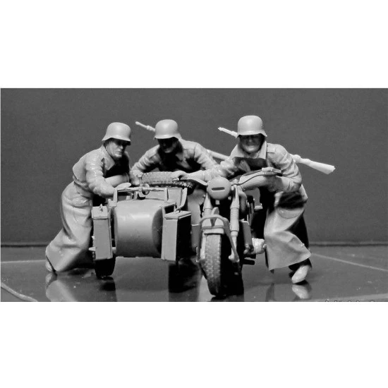 GERMAN MOTORCYCLISTS, WW ERA 1/35 MASTER BOX 35178 NEW