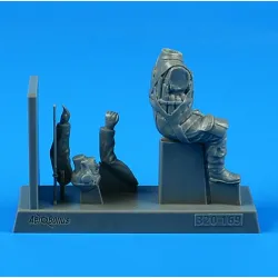 Aerobonus 320169 1/32 Japanese Wwii Fighter Pilot Resin Kit