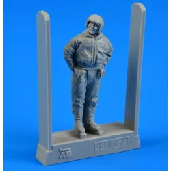 Aerobonus 480073 1/48 Soviet Air Force Fighter Pilot Winter Suit Resin Kit