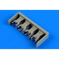 Aerobonus 480128 1/48 Military Underwear Wwii On The Clothesline Resin Kit