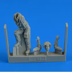 Aerobonus 480199 1/48 Russian Fighter Pilot On The Ladder Resin Kit