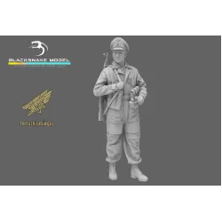 Black Snake Fsj-08 1/35 Fallschirmjager Officer Scouting The Battlefield