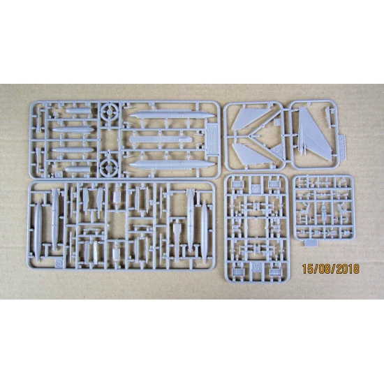 SU-17M3R RECONNAISSANCE FIGHTER-BOMBER WITH KKR POD 1/72 MODELSVIT 72048