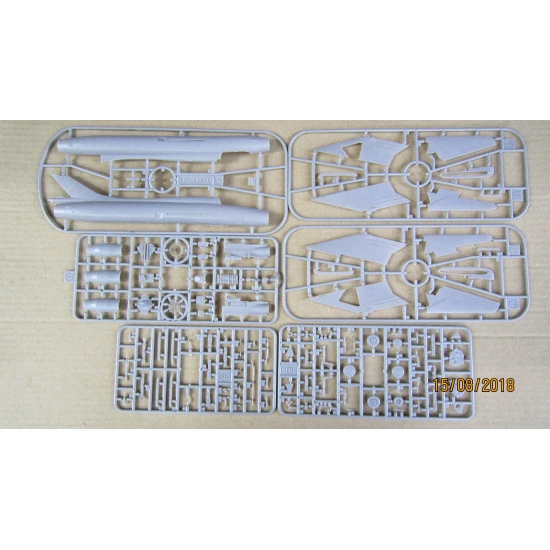 SU-17M3R RECONNAISSANCE FIGHTER-BOMBER WITH KKR POD 1/72 MODELSVIT 72048