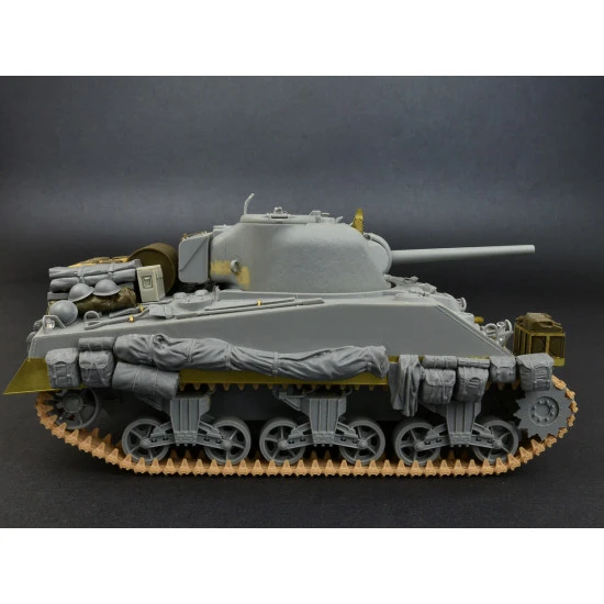 MINIART 35599 - BRITISH RUCKSACKS, BAGS and FOLDED CANVAS WW II 1/35 SCALE MODEL