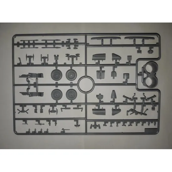 ICM 72173 - MiG-25 RB, Soviet Reconnaissance Plane - 1/72 scale model kit 298 mm