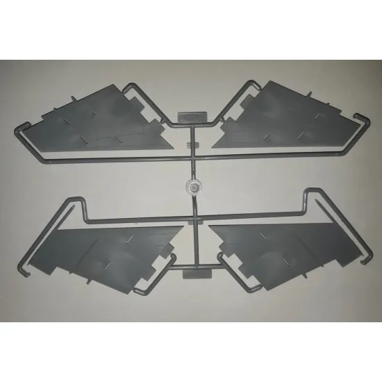 ICM 72173 - MiG-25 RB, Soviet Reconnaissance Plane - 1/72 scale model kit 298 mm