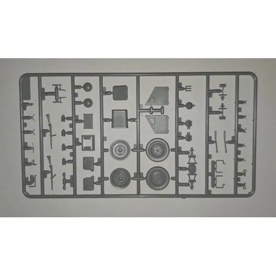 ICM 35581 le.gl.Einheits-Pkw Kfz.1, WWII German Light Personnel Car 1/35 110 mm