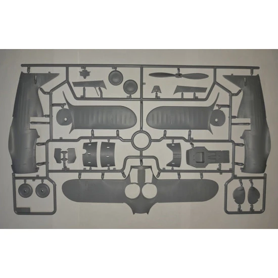 ICM 32011 - I-153 (winter version), WWII Soviet Fighte - 1/32 scale model 195 mm