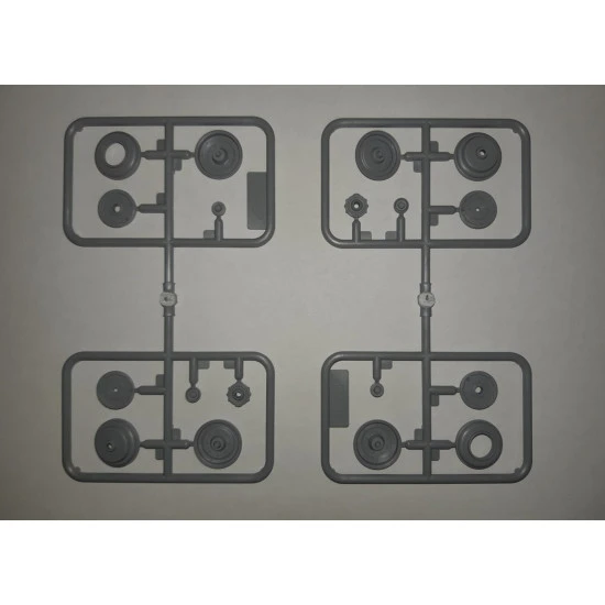 MODEL W.O.T. 6, WWII BRITISH TRUCK World War II 1/35 scale model kit ICM 35507