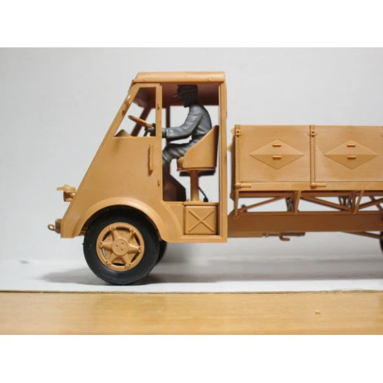 LASTKRAFTWAGEN 3,5 T AHN WITH GERMAN DRIVERS World War II 1/35 scale ICM 35418