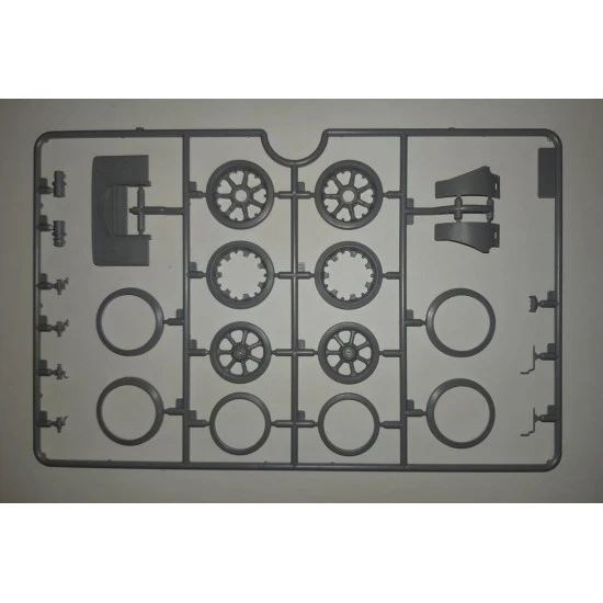 GERMAN ARMORED CAR PANZERSPAHWAGEN P 204 F WWII 1/35 ICM 35377