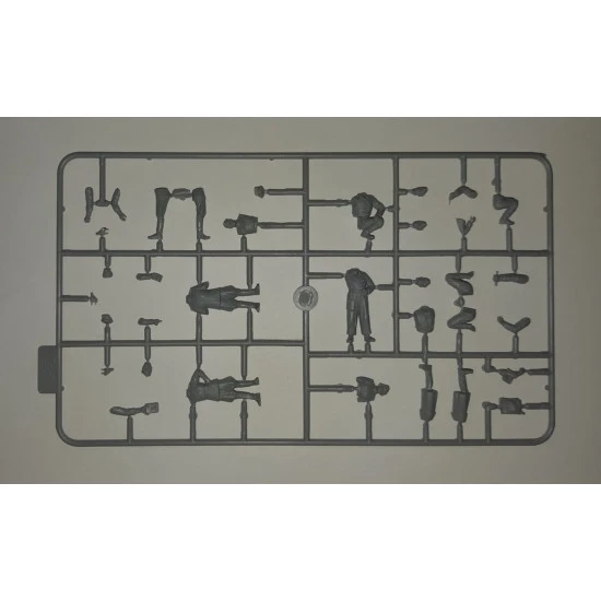 U-2/PO-2VS WITH SOVIET PILOTS and GP (1943-1945) 1/48 scale model kit ICM 48254