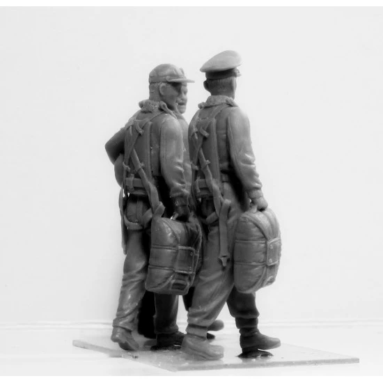 ICM 32104 - USAAF PILOTS (1941-1945) (3 FIGURES) World War II 1/32 SCALE