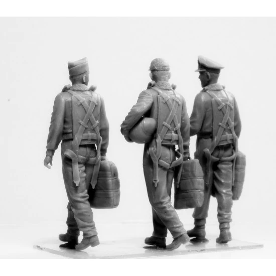 ICM 32104 - USAAF PILOTS (1941-1945) (3 FIGURES) World War II 1/32 SCALE