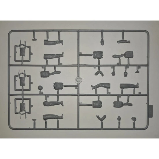 ICM 32104 - USAAF PILOTS (1941-1945) (3 FIGURES) World War II 1/32 SCALE