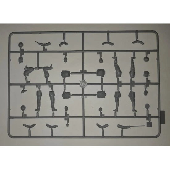 ICM 35708 - WWI BRITISH TANK CREW (4 FIGURES) World War I 1/35 SCALE