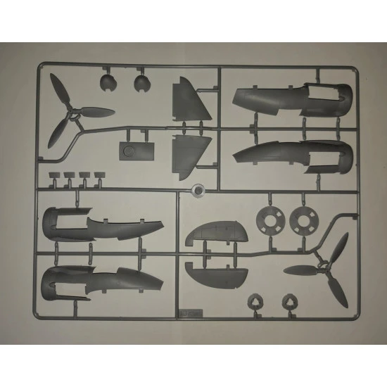ICM 48240 - JU 88D-1, WWII GERMAN RECONNAISSANCE PLANE - 1/48 scale model kit