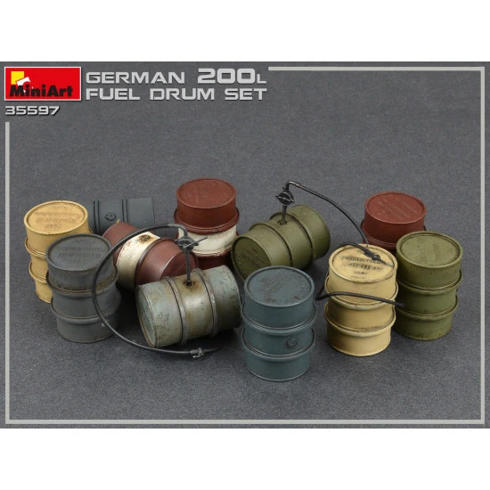Miniart 35597 - 1/35 German 200l fuel drums ww2