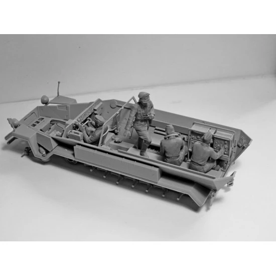 ICM 35644 - German Command Vehicle Crew (1939-1942) WW II (4 figures) 1/35 scale