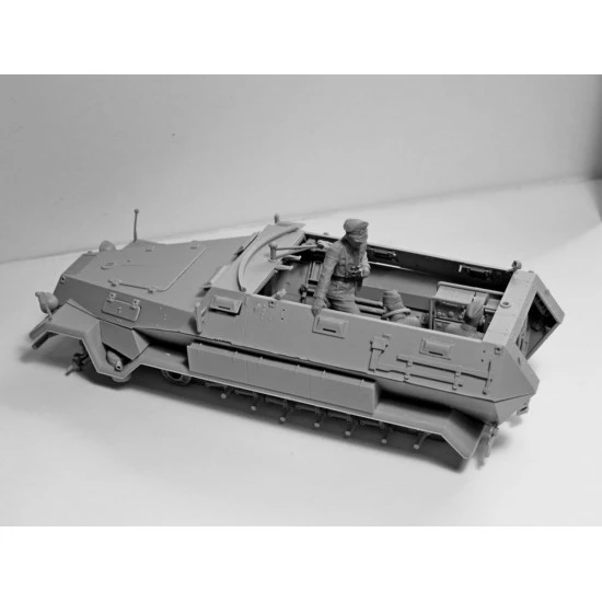 ICM 35644 - German Command Vehicle Crew (1939-1942) WW II (4 figures) 1/35 scale