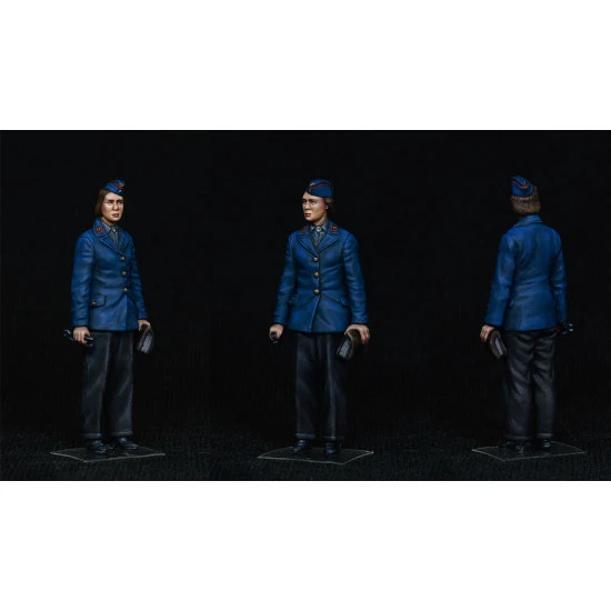 MINIART 38010 1/35 SCALE MODELGERMAN TRAIN STATION STAFF 1930-40s