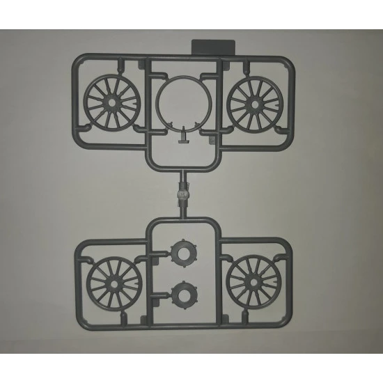 ICM 24030 - 1/24 Paris Taxi Type AG 1910 scale model kit