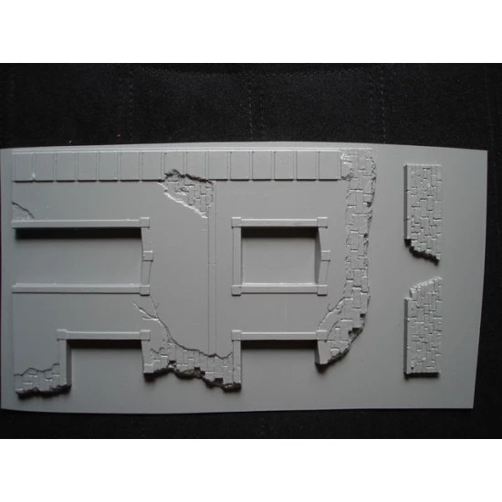 Miniart - Ruined House 35526 1/35 Scale Model Scenery