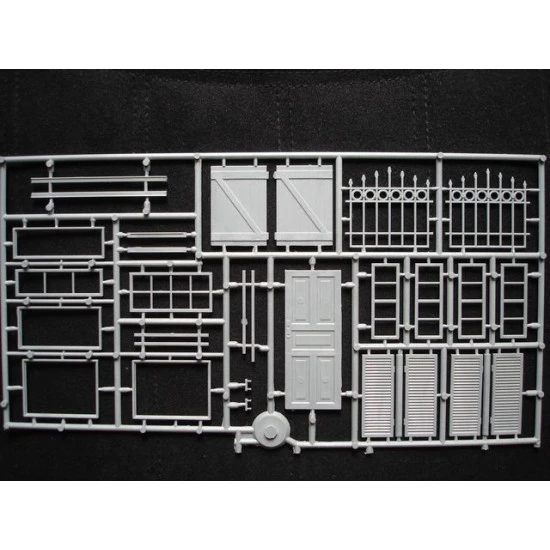 Miniart - Ruined House 35526 1/35 Scale Model Scenery