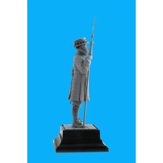 ICM 16006 - Yeoman Warder beefeater 1 Figure 1/16 Scale Model Kit 112 mm