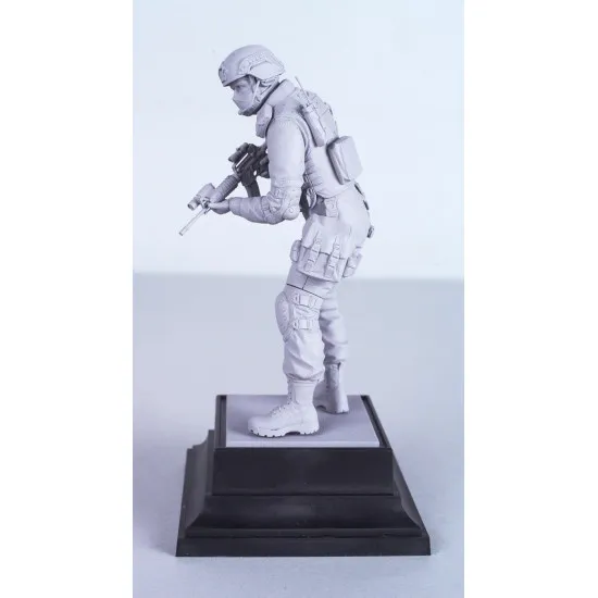 ICM 16101 - 1/16 - S.W.A.T. Team Leader Stormtrooper plastic model kit scale