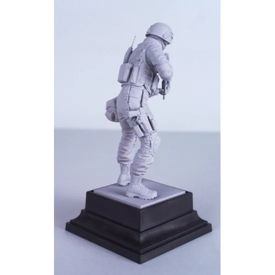 ICM 16101 - 1/16 - S.W.A.T. Team Leader Stormtrooper plastic model kit scale