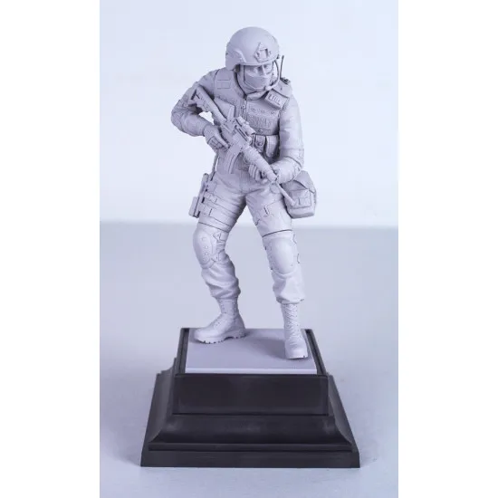 ICM 16101 - 1/16 - S.W.A.T. Team Leader Stormtrooper plastic model kit scale