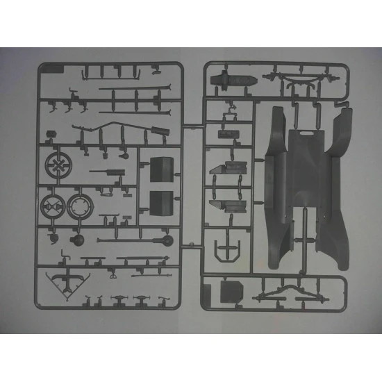 ICM 24008 - 1/24 Model T 1912 Light Delivery Car 1/24 scale model kit 164 mm