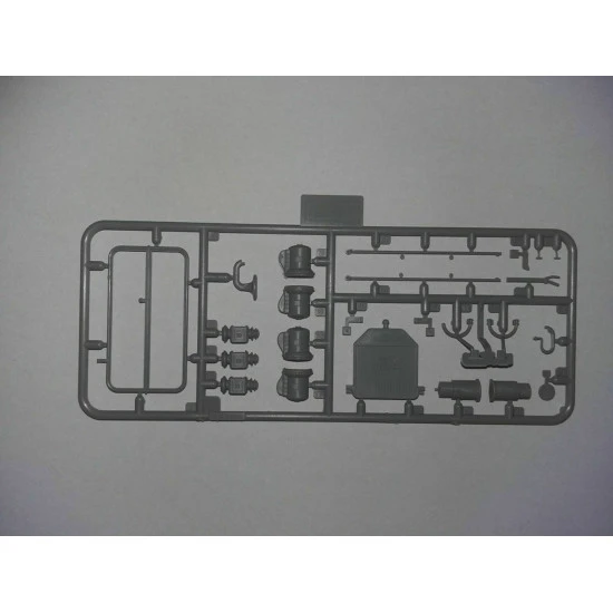 ICM 24008 - 1/24 Model T 1912 Light Delivery Car 1/24 scale model kit 164 mm