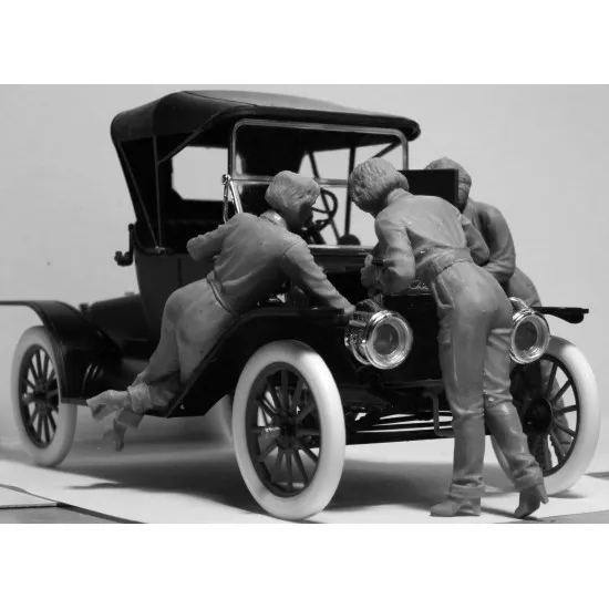 ICM 24009 - 1/24 American Mechanics (1910s) 3 figures scale plastic model kit