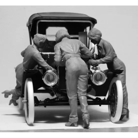 ICM 24009 - 1/24 American Mechanics (1910s) 3 figures scale plastic model kit