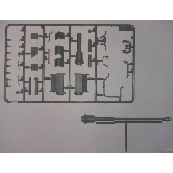 ICM 35364 - 1/35 PZ.KPFW.VI AUSF.B King Tiger late production with full interior