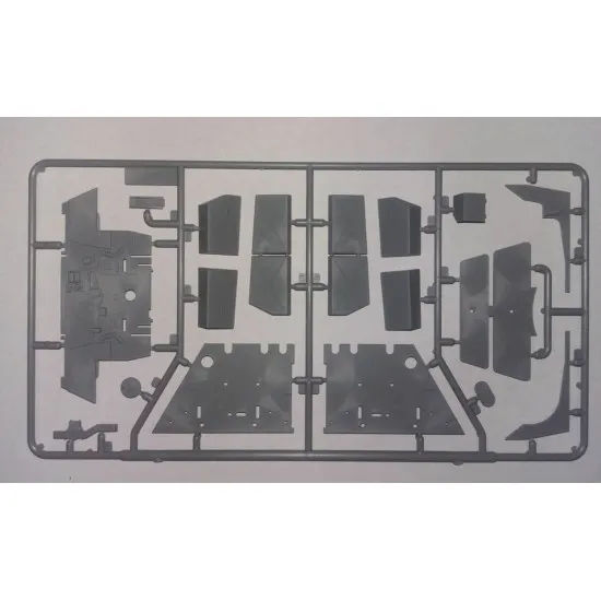 ICM 35364 - 1/35 PZ.KPFW.VI AUSF.B King Tiger late production with full interior