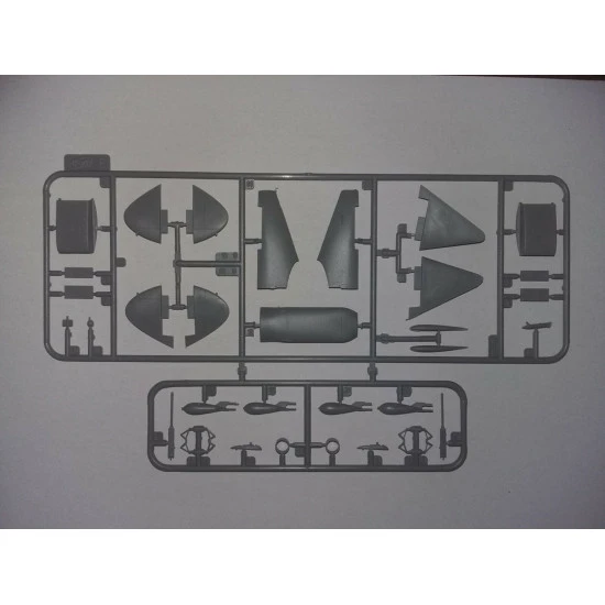 ICM 48060 - 1/48 - British Fighter Spitfire MK.IXC Beer Delivery Royal RAF