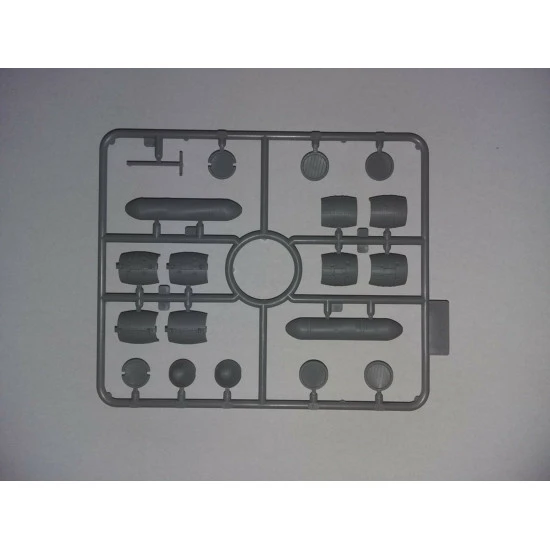 ICM 48060 - 1/48 - British Fighter Spitfire MK.IXC Beer Delivery Royal RAF