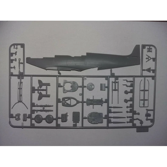 ICM 48060 - 1/48 - British Fighter Spitfire MK.IXC Beer Delivery Royal RAF