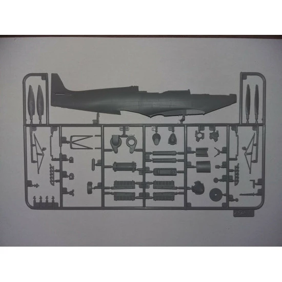 ICM 48060 - 1/48 - British Fighter Spitfire MK.IXC Beer Delivery Royal RAF
