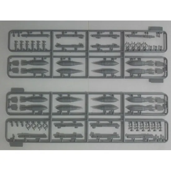 ICM 48902 - 1/48 MIG-25 RB Soviet Reconnaissance Plane, WWII, scale model kit