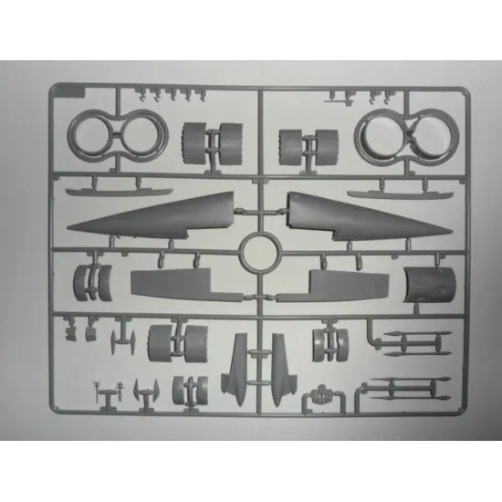 ICM 48902 - 1/48 MIG-25 RB Soviet Reconnaissance Plane, WWII, scale model kit