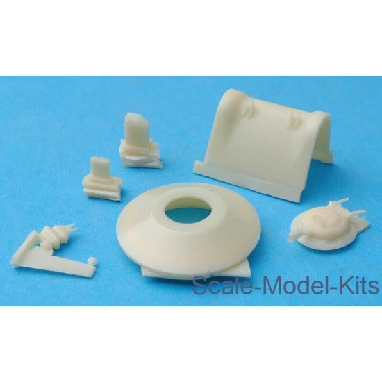 Unimodel 450 - 1/48 Soviet T68 Flame Thrower Tank WW II Plastic Model UM 440